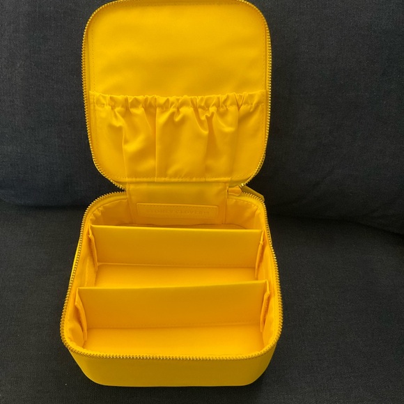 Stoney Clover Lane travel case in lemon - Picture 3 of 8